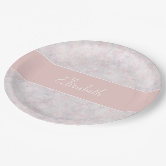 Moderne, hellrosa Bokeh Individuelle Name Papierpl Pappteller (Schrägansicht)