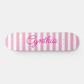 Moderne hellrosa Streifen Personalisiert Skateboard (Horizontal)