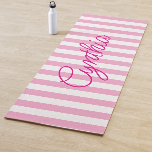 Moderne hellrosa Streifen Personalisiert Yogamatte (Beispiel)