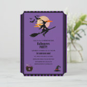 Moderne Hexenmäntel Lila Schwarzes Halloween-Party Einladung (Stehend Vorderseite)