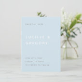 MODERNE HIMMELBLAUE REDAKTIONELLE SCHRIFT IN GROSS SAVE THE DATE (Stehend Vorderseite)