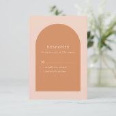 Moderne Hochzeit Arch Blush Pink und Terracotta RSVP Karte (Stehend Vorderseite)