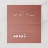 Moderne Hochzeit aus verbrannten Ziegeln Platzkarte (Außenseite Aufgefaltet)