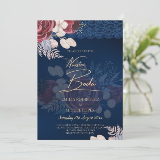 Moderne Hochzeit der Blauen Burgund Einladung (Stehend Vorderseite)