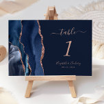 Moderne Hochzeit der blauen Rose<br><div class="desc">Der links Rand dieser eleganten modernen Hochzeitskarte weist eine marineblau Aquarellgrenze auf,  die mit Imitate Rose Gold Glitzer bestickt wurde. Der anpassbare Text kombiniert Rose-Rosa-Handschrift,  Kursivschrift und Copperplate-Schriftart auf einem marineblauen Hintergrund.</div>