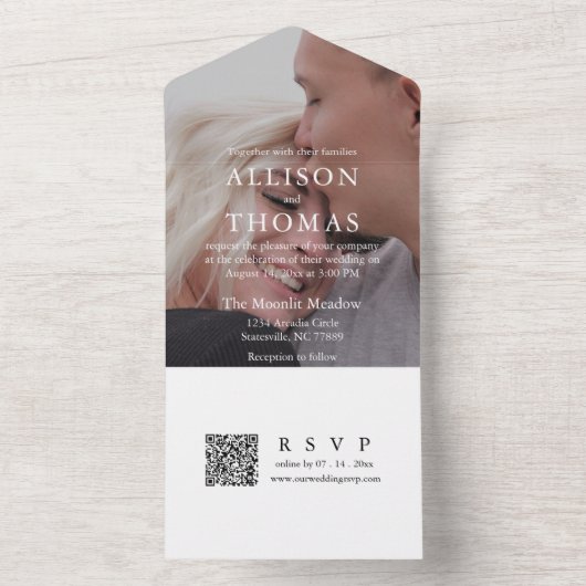 Moderne Hochzeit des Blue QR Code Monogram All In One Einladung (Innen Boden)