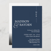 Moderne Hochzeit des Fotos QR für Navy Blue Monogr Einladung (Vorne/Hinten)