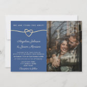 Moderne Hochzeit des Goldenen Herzens mit blauem F Einladung (Vorderseite)