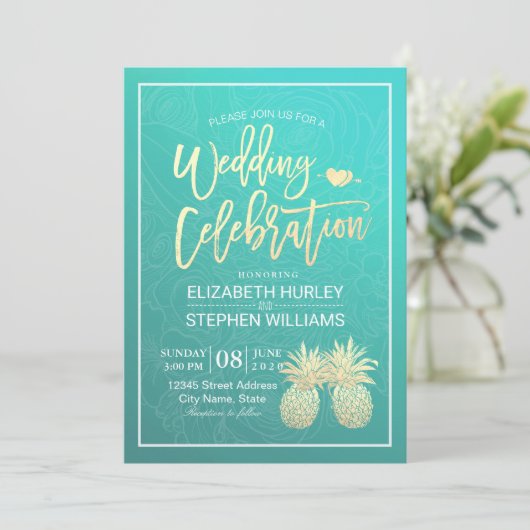 Moderne Hochzeit Elegantes Gold Foil Ananas Paar Einladung (Stehend Vorderseite)