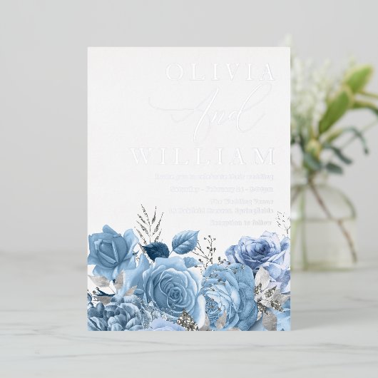 Moderne Hochzeit in Blau und Silber Folieneinladung (Stehend vorne)