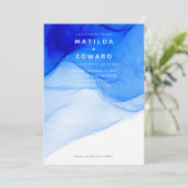 Moderne Hochzeit in Blau und Weiß Ankündigung (Stehend Vorderseite)