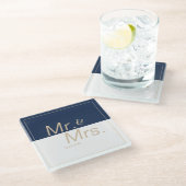 Moderne Hochzeit in Marineblau mr & mrs Glasuntersetzer (Schrägansicht)