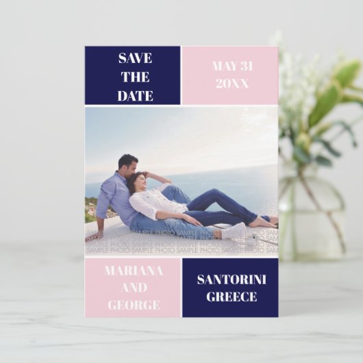 Moderne Hochzeit in marineblau und rot Save The Date (Stehend Vorderseite)