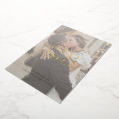 Moderne Hochzeit in Schwarz-Weiß-Foto Folieneinladung (Gedreht)