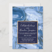 Moderne Hochzeit mit blauem Marmor Agate Monogram Einladung (Vorderseite)