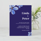 Moderne Hochzeit mit blühenden Wasserfarben Einladung (Stehend Vorderseite)