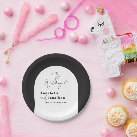 Moderne Hochzeit mit elegantem Drehbuch in Schwarz Pappteller (Party)