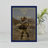 Moderne Hochzeit mit goldblauen Fotos Folieneinladung (Stehend vorne)