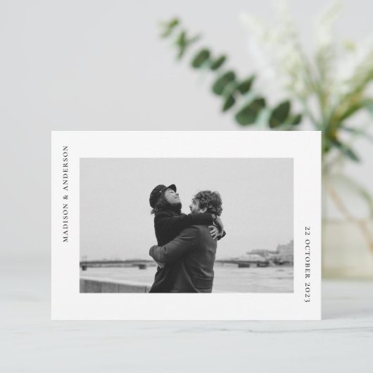 Moderne Hochzeit mit romantischem Foto Dankeskarte (Stehend Vorderseite)