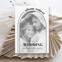 Moderne Hochzeit mit Schwarz-weißem Bogen und Foto