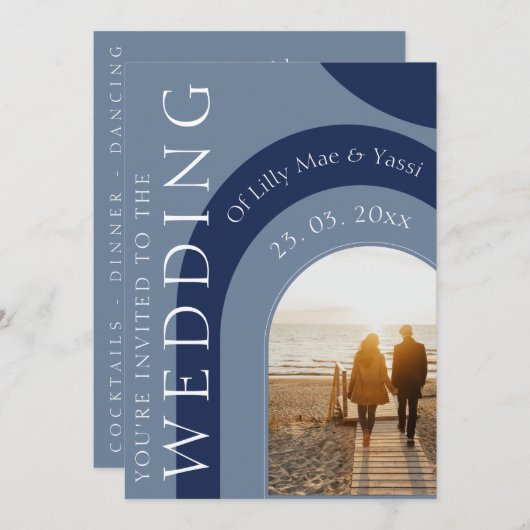 Moderne Hochzeit von Navy und Dusty Blue Arch Foto Einladung (Vorne/Hinten)
