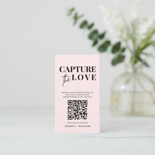 Moderne Hochzeiten erfassen den QR-Code der Liebe Begleitkarte (Stehend Vorderseite)