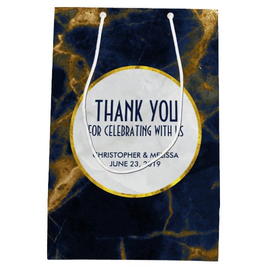 Moderne Hochzeiten mit Blue & Gold Marble Vielen D Mittlere Geschenktüte (Rückseite)