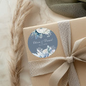 Moderne Hochzeiten von Dusty Blue Wildblumen Runder Aufkleber