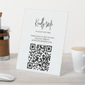 Moderne Hochzeits-RSVP-Karte mit QR-Code Sockelschild (In SItu)