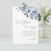 Moderne Hochzeitsankündigung mit staubblauer Schri Dankeskarte (Stehend Vorderseite)