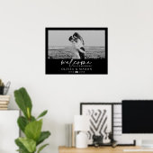 Moderne Hochzeitsbegrüßungstafel mit Foto im Skrip Poster (Heimbüro)
