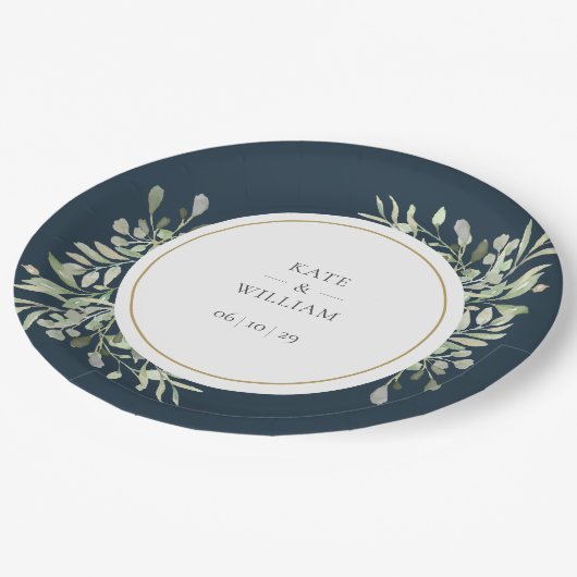 Moderne Hochzeitsfeier in Deep Sea Blue Greenery Pappteller (Schrägansicht)