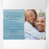 Moderne Hochzeitsfeiern im Blue Ocean Waves Foto Dreifach Gefaltete Einladung (Innenseite Mitte)