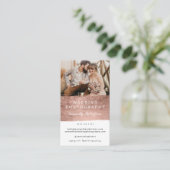 Moderne Hochzeitsfotografie Rose Goldpinsel Visitenkarte (Stehend Vorderseite)
