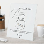 Moderne Hochzeitsnachricht in einem Flaschenbuchze Sockelschild (In Situ)