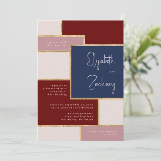 Moderne Hochzeitsnacht-Rose Burgundy Blush Einladung (Stehend Vorderseite)