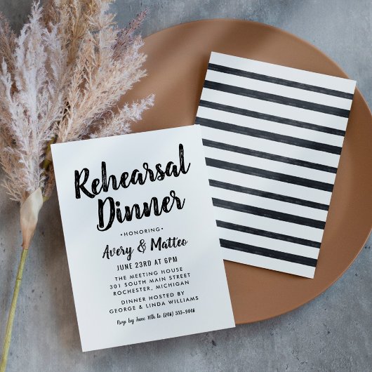 Moderne Hochzeitsprobe mit Brush Script Dinner-Ein Einladung