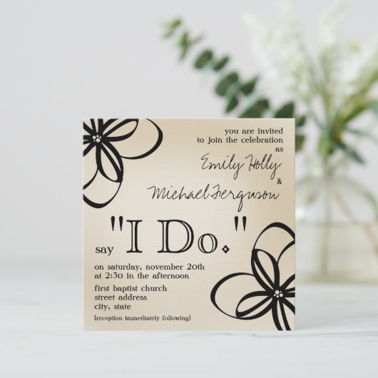 Moderne Hochzeitsreise - Tan & Black I Do & Blume Einladung (Stehend Vorderseite)