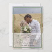 Moderne Hochzeitssage mit grünem Foto und Kalligra Einladung (Vorderseite)