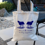 Moderne Hochzeitssessel - Begrüßungstasche, Marine Tragetasche<br><div class="desc">Feiern Sie Ihre Liebe von modernen Möbeln aus der Mitte des Jahrhunderts und aus der Eames-Zeit mit dieser klassischen Tote-Tasche. Enthält die Silhouette der passenden Formkunststoffrocker in marineblau. Eine tolle Geschenktasche, um die Gäste bei Ihrer Hochzeit in ihrem Hotel willkommen zu heißen - füllen Sie einfach Ihre Lieblings-Leckereien aus. Wenn...</div>