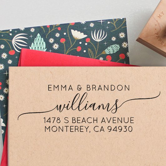 Moderne Hochzeitsskriptfamilie Name & Rücksendeadr Permastempel