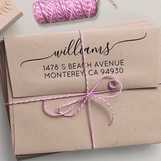 Moderne Hochzeitsskriptfamilie Name & Rücksendeadr Permastempel