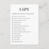 Moderne Hochzeitsstipps erfassen den QR-Code der L Begleitkarte (Rückseite)