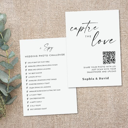 Moderne Hochzeitsstipps erfassen den QR-Code der L Begleitkarte