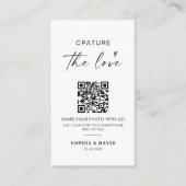 Moderne Hochzeitsstipps erfassen den QR-Code der L Begleitkarte (Vorderseite)