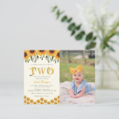 Moderne Honigwabenblume Zweites Bienentag-Foto Einladungspostkarte (Stehend Vorderseite)