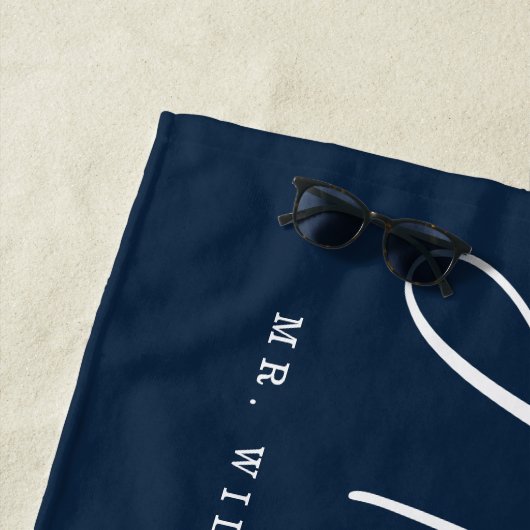 Moderne Hubby-Skripte Nautical Navy & White Strips Strandtuch (Beispiel)