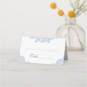 Moderne Hydrangea Dusty Blue Floral Wedding Platzkarte (Vorderseite)