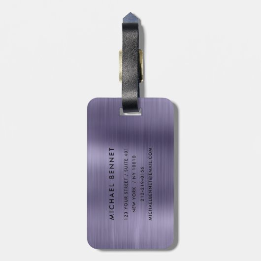 Moderne Imitate Lila Metallic Monogramm Gepäckanhänger (Rückseite vertikal)