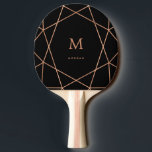 Moderne Imitate Rose Gold Geometrie mit Monogramm Tischtennis Schläger<br><div class="desc">Dieses elegante Tischtennispaddel besticht durch ein modernes,  geometrisches Design in der Rose Imitat auf schwarzem Hintergrund. Personalisieren Sie Ihre Nachricht und Ihren Namen.</div>